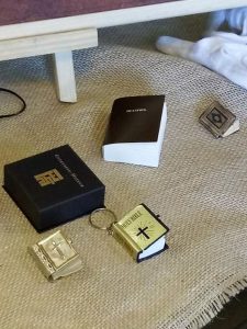 Najmniejsze eksponaty: miniaturowe wydania Biblii.