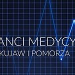 Napis Giganci Medycyny Kujaw i Pomorza na tle wykresu EKG
