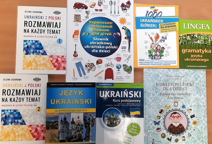 Książki związane z językiem ukraińskim: słowniki, gramatyka, rozmówki, podręczniki.