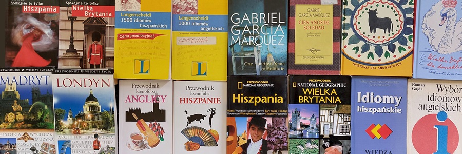 Okładki książek o językach i kulturach hiszpańskiej i angielskiej.