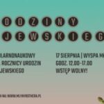 Baner pikniku popularnonaukowego "Urodziny Rejewskiego" z wizerunkiem kryptologa w okrągłych okularach. Obok logotypy organizatorów i partnerów.