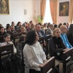 Zapełniona słuchaczami sala audytoryjna.