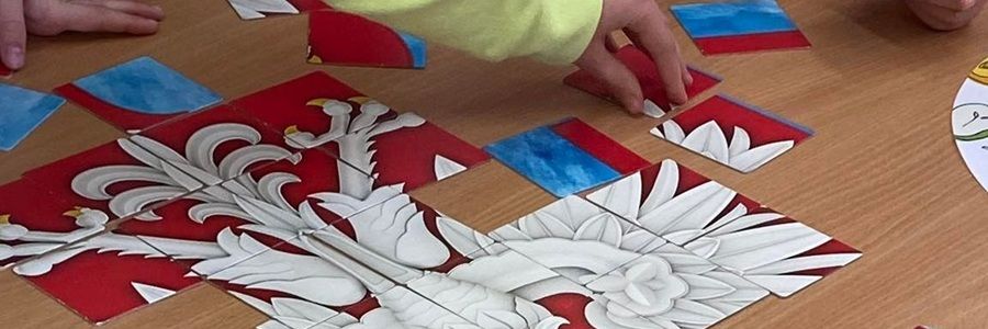 Dziecięca Akademia Czytania Bajek w biało-czerwonych barwach