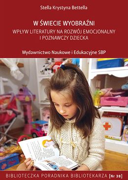 Dziewczynka czyta książkę na okładce publikacji pt. "W świecie wyobraźni".