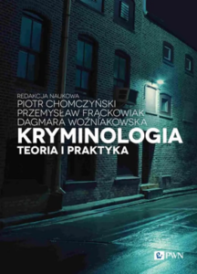 Fasada kamienicy nocą jako tło. Na tym białą czcionką tytuł książki "Kryminologia. Teoria i praktyka".