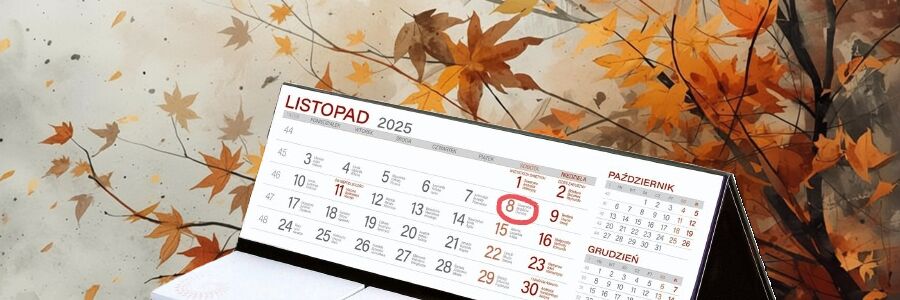 Kalendarz biurkowy z zaznaczonym dniem 8 listopada. Tło z liści jesiennych.