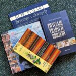 Okładki 4 książek o zwyczajach i tradycjach.