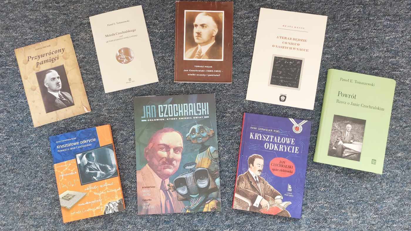 Okładki ksi książek o Janie Czochralskim.