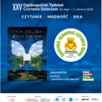 Niebieski plakat promocyjny, na nim: ciemnoniebieski plakat z motylem i logo z misiem.