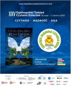 Niebieski plakat promocyjny, na nim: ciemnoniebieski plakat z motylem i logo z misiem.