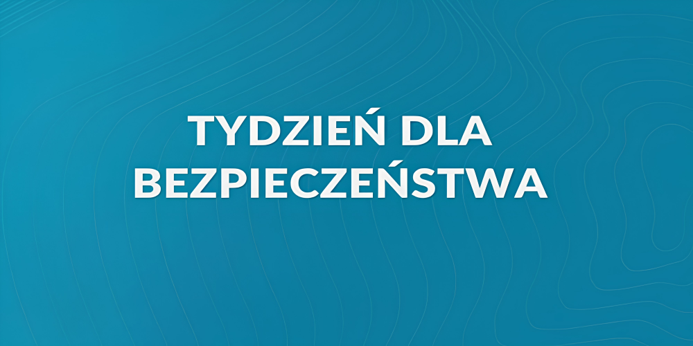 Niebieskie tło, biały napis.