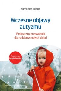 Dziecko w czerwonym płaszczyku trzyma przezroczystą parasolkę.